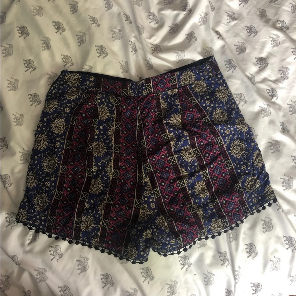 Flowy Shorts - Picture 2 of 4